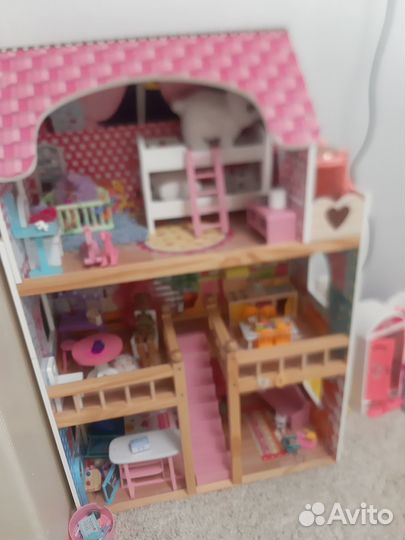 Кукольный домик с мебелью
