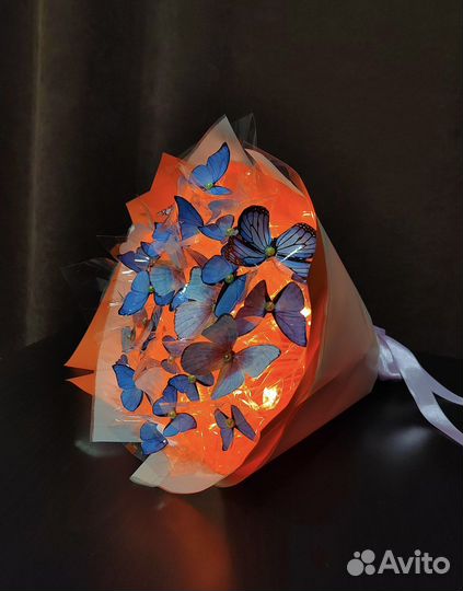 Светящийся букет из бабочек