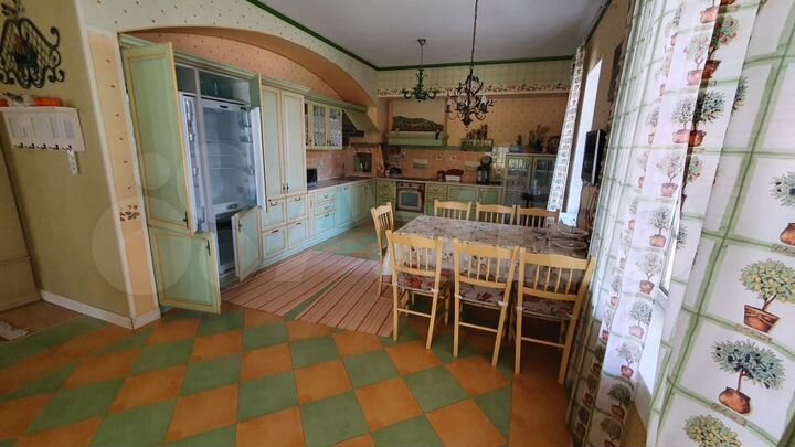 Дом 300 м² на участке 20 сот.