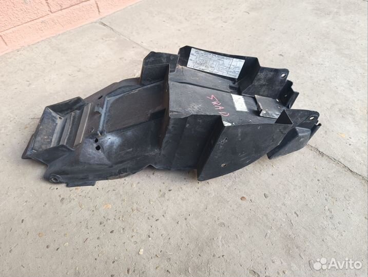 Пластик подрамника Suzuki gsxr 600 750 srad