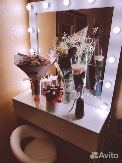 Гримерный столик с зеркалом 100/100