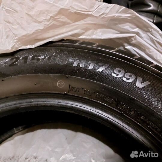 Kumho Ecsta HS52 215/65 R17