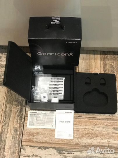 Коробка от наушников Samsung Gear IconX