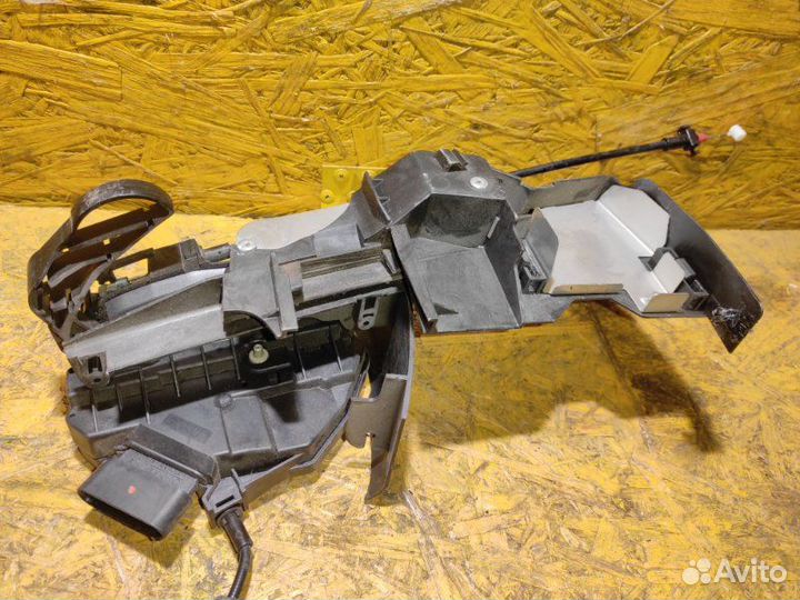 Замок двери передний правый Ford Focus 3 CB8 1.6L