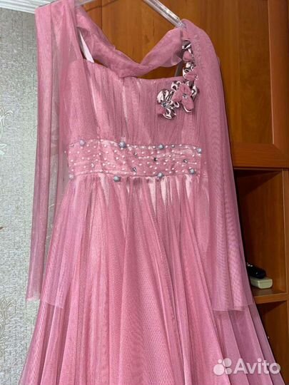 Платье со шлейфом