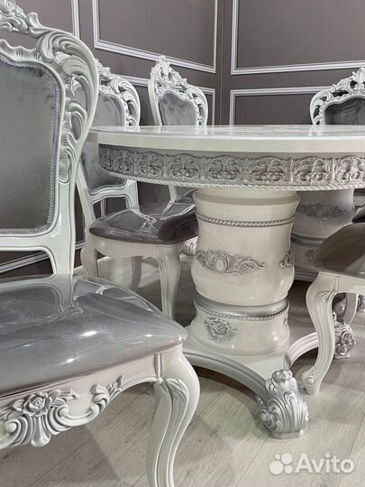 Стол обеденный и стулья