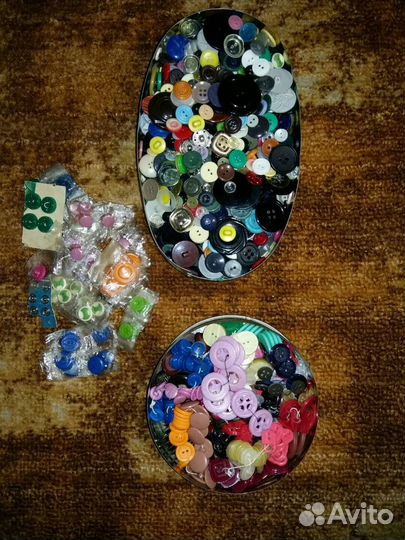 Пуговицы СССР, наборы игл, напёрстки новые