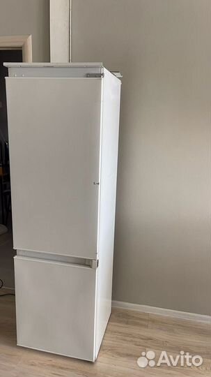 Встраиваемый холодильник