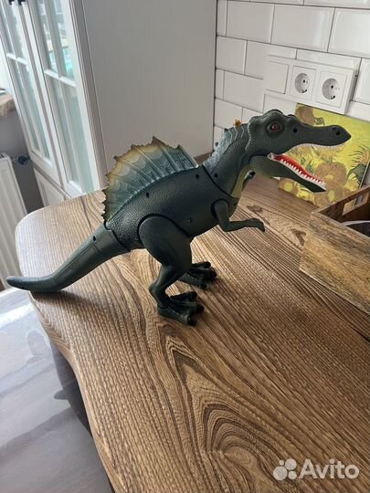 Динозавр большой