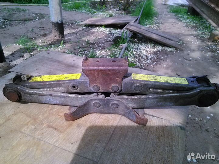 Домкрат японский nissan