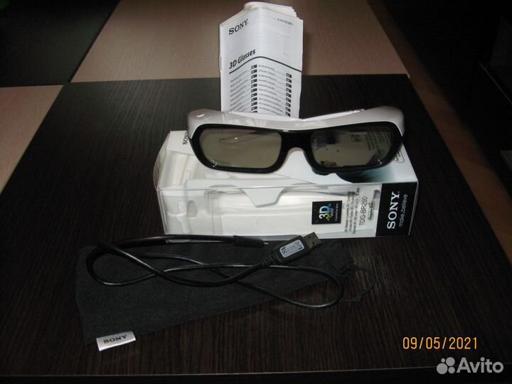 Комплект 3D очков Sony TDG-BR250 Black и White