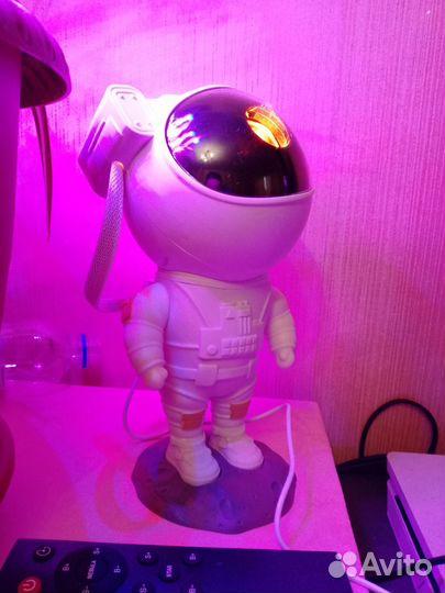 Ночник проектор звездного неба космонавт