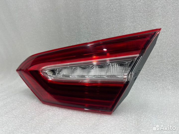 Фонарь внутренний LED правый Toyota Camry V70/V75