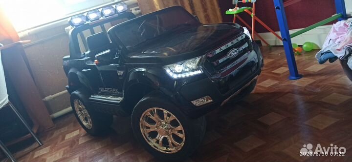 Детский электромобиль