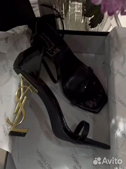 Туфли открытые Yves Saint Laurent золотые