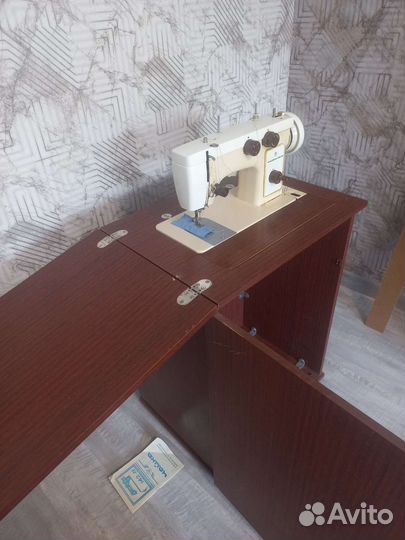 Швейная машина Чайка 143