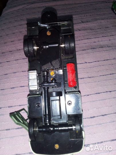 Машинки металлические и пластиковые