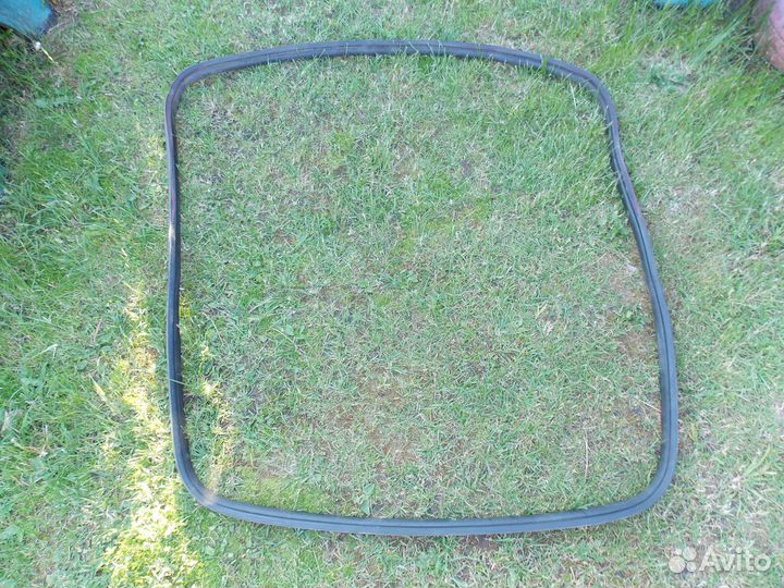 Уплотнитель крышки багажника Mitsubishi Space Star