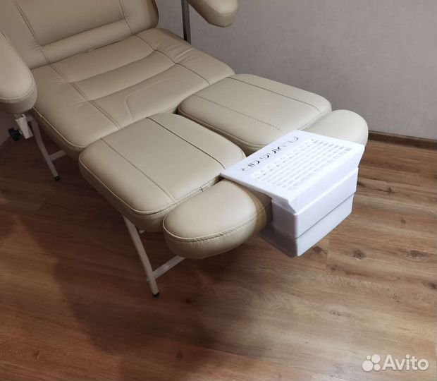 Новая. Вытяжка, педикюр, маникюр