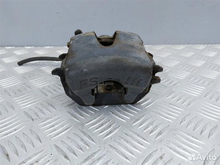 Суппорт передний правый Volkswagen Golf 7 5Q06151