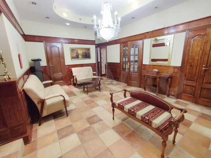 4-к. квартира, 250 м², 4/4 эт.