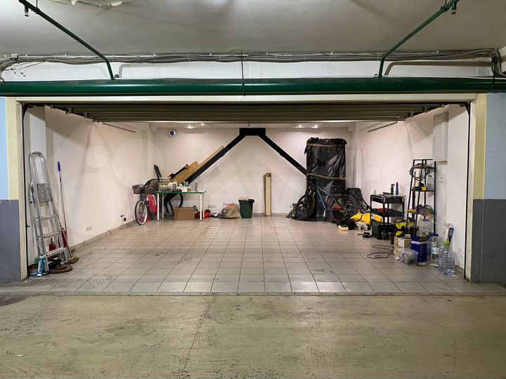 Гараж, > 30 м²