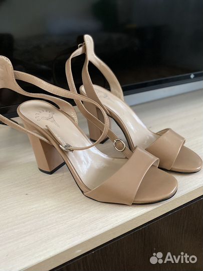 Босоножки женские 38 размер