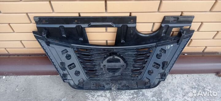 Решётка на X-trail 2019 года с местом под камеру