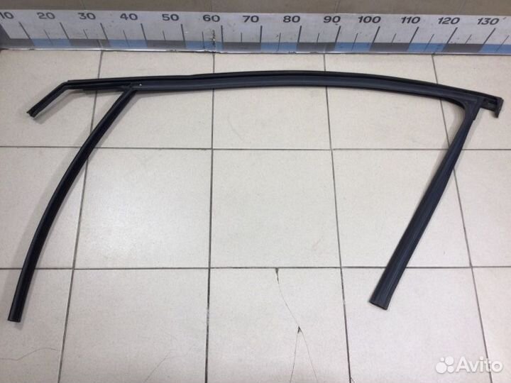 Уплотнитель стекла двери Chevrolet Cruze седан 1