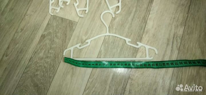 Вешалка плечики для детской одежды