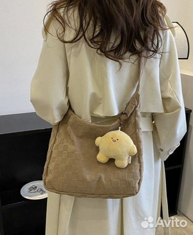 Плюшевая сумка багет через плечо
