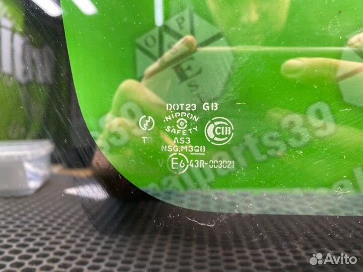 Стекло заднее левое Mazda Mpv LW5W GY-DE 2.5 2001