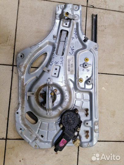 Стеклоподъемник задний правый Kia Opirus