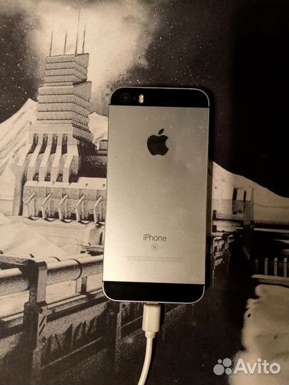 iPhone SE, 16 ГБ