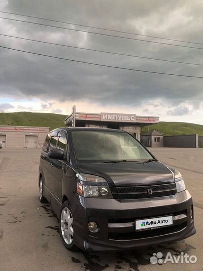 Toyota Voxy 2.0 AT, 2005, 241 000 км