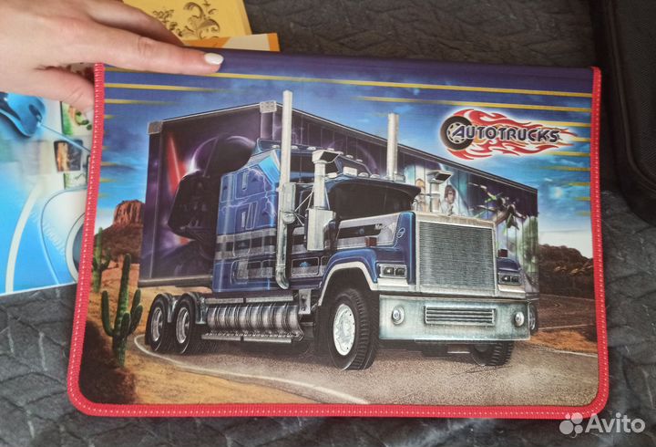 Канцтовары пакетом и сумкой в одни руки