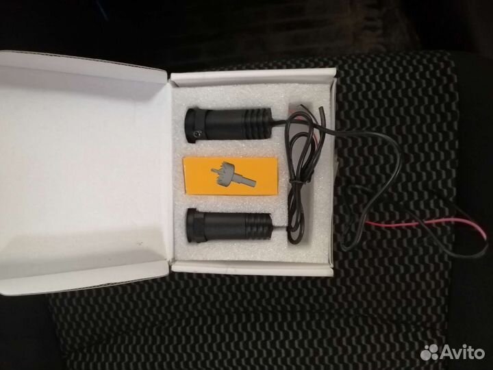 Подсветка дверей с логотипом Nissan