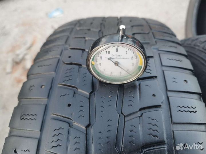 Dunlop SP Winter Ice 01 215/60 R16 95T