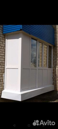 Балконы под ключ. Натяжной потолок в подарок