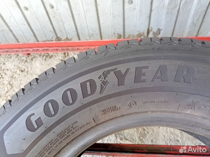 Goodyear Vector 4Seasons Cargo 235/65 R16C