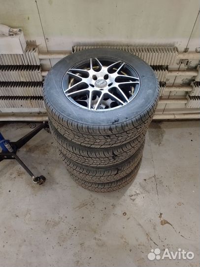 Nexen Roadian HP 215/65 R16