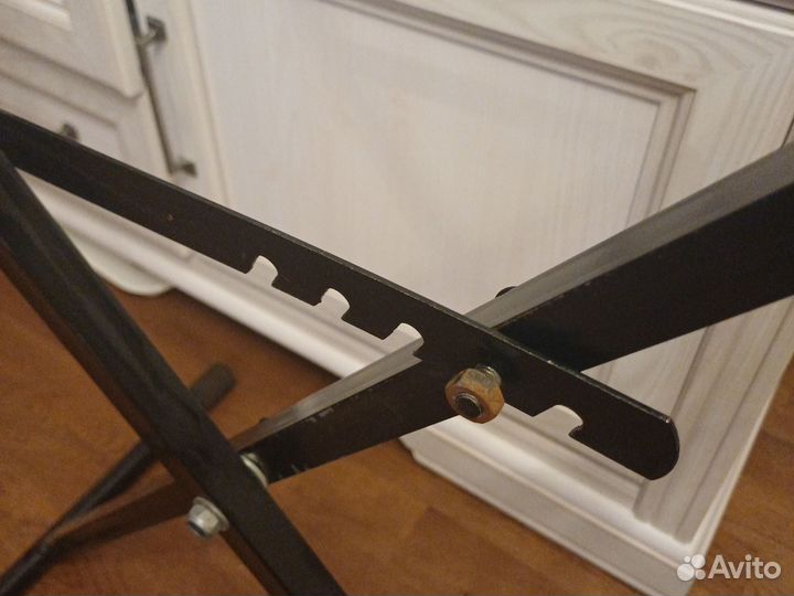 Подставка под синтезатор