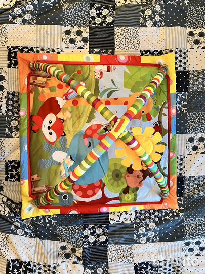 Развивающий игровой коврик для малыша