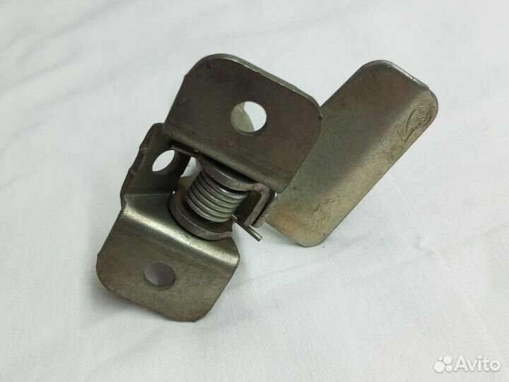 Крючок открывания капота Москвич 2141