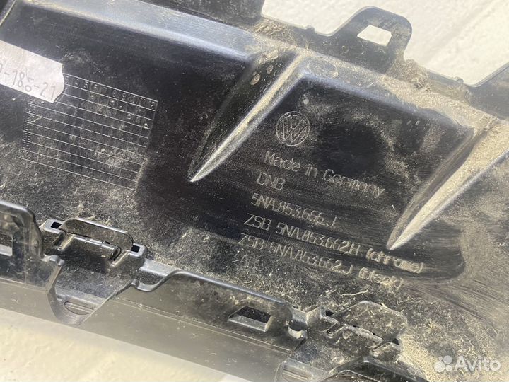 Volksawagen Tiguan c 2020 - Накладка бампера права