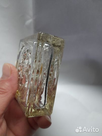 Пустой флакон от духов 