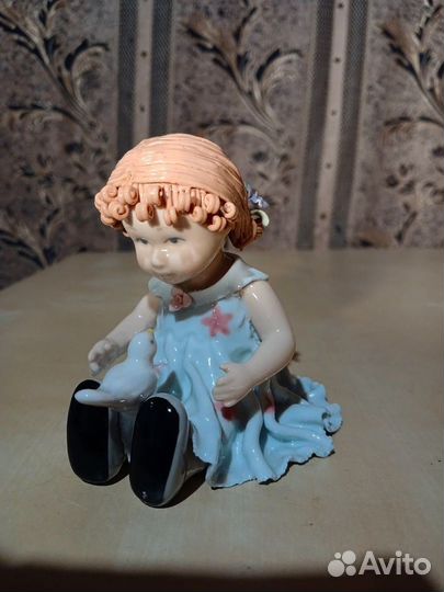 Статуэтка фарфор