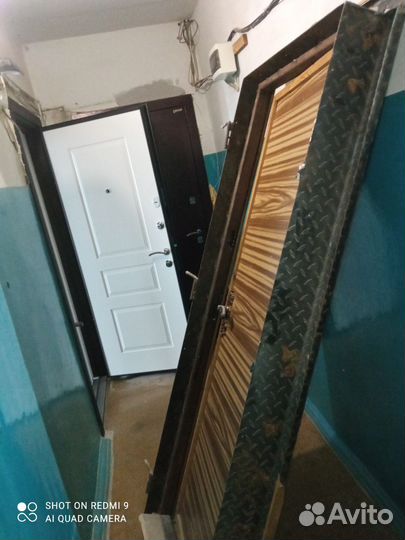 Дверь входная деревянная с металической коробкой