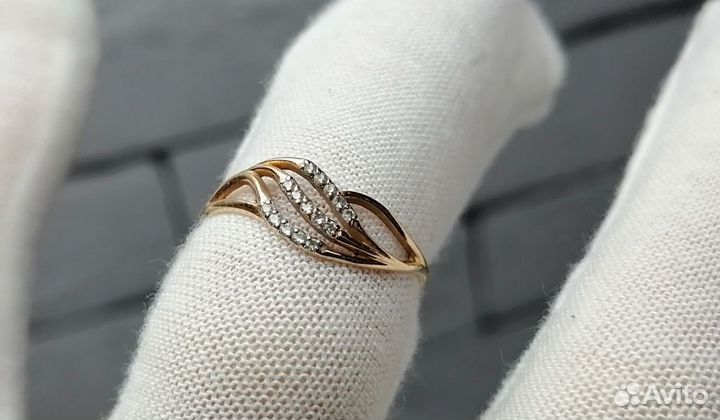 Золотое кольцо 585 пробы массой 1.2 грамма(17.5)