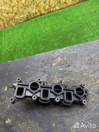 Впускной коллектор правый Audi Q7 4L 3.0 BUG